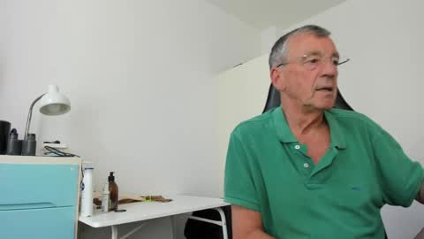 Snapshot of 200gentleman chatting on 06.05.26 Henk online show from 06.05.26