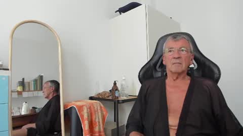 Snapshot of 200gentleman chatting on 06.21.26 Henk online show from 06.21.26