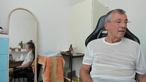 Snapshot of 200gentleman chatting on 06.25.26 Henk online show from 06.25.26