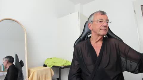 Snapshot of 200gentleman chatting on 07.07.26 Henk online show from 07.07.26