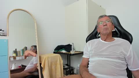 Snapshot of 200gentleman chatting on 07.11.26 Henk online show from 07.11.26