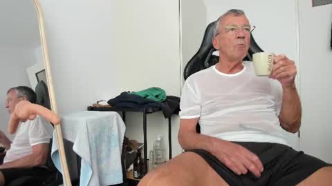 Snapshot of 200gentleman chatting on 07.16.26 Henk online show from 07.16.26
