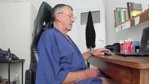 Snapshot of 200gentleman chatting on 07.20.26 Henk online show from 07.20.26