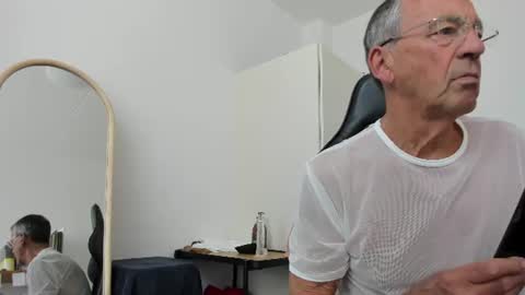 Snapshot of 200gentleman chatting on 07.27.26 Henk online show from 07.27.26