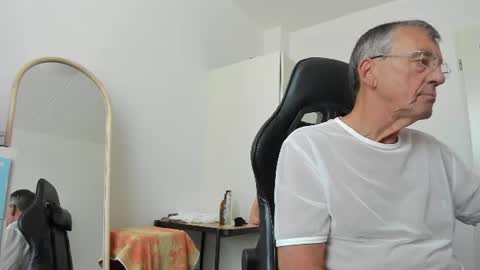 Snapshot of 200gentleman chatting on 08.02.26 Henk online show from 08.02.26