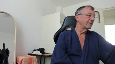 Snapshot of 200gentleman chatting on 08.06.26 Henk online show from 08.06.26