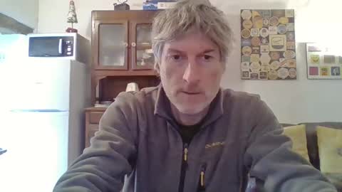 Snapshot of 22esserre chatting on 12.13.24 22esserre online show from 12.13.24