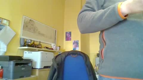 Snapshot of 22esserre chatting on 12.18.24 22esserre online show from 12.18.24