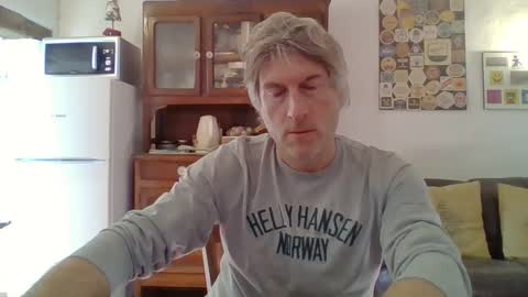 Snapshot of 22esserre chatting on 12.20.24 22esserre online show from 12.20.24