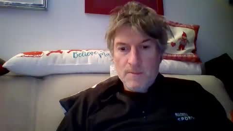 Snapshot of 22esserre chatting on 12.23.24 22esserre online show from 12.23.24