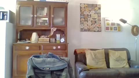 Snapshot of 22esserre chatting on 01.03.25 22esserre online show from 01.03.25