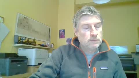 Snapshot of 22esserre chatting on 02.18.25 22esserre online show from 02.18.25