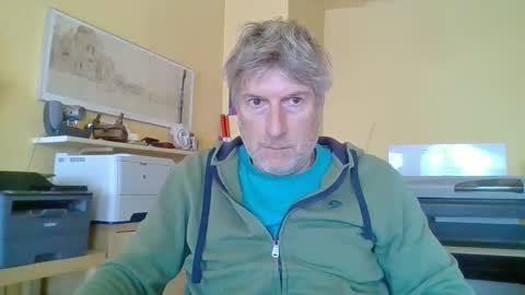 Snapshot of 22esserre chatting on 09.18.25 22esserre online show from 09.18.25