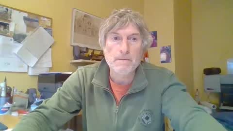 Snapshot of 22esserre chatting on 10.28.25 22esserre online show from 10.28.25