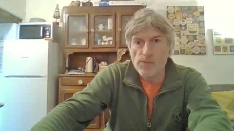 Snapshot of 22esserre chatting on 10.29.25 22esserre online show from 10.29.25