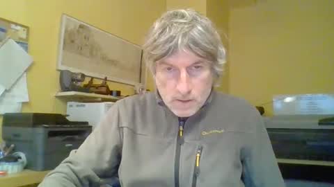 Snapshot of 22esserre chatting on 12.16.25 22esserre online show from 12.16.25