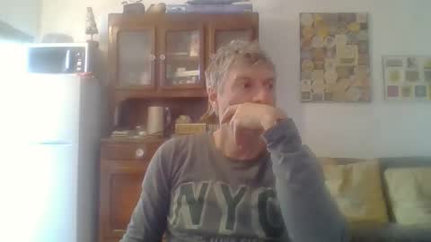 Snapshot of 22esserre chatting on 03.24.26 22esserre online show from 03.24.26