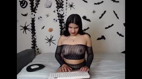 Snapshot of 25melin chatting on 10.21.25 25melin online show from 10.21.25