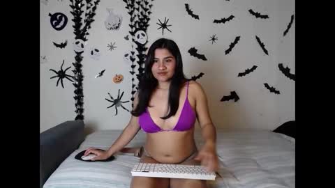 Snapshot of 25melin chatting on 10.23.25 25melin online show from 10.23.25