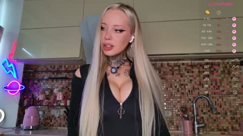 Snapshot of 2badforyou chatting on 11.05.25 30 NOV online show from 11.05.25