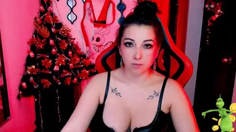 Snapshot of 2diamond_eyes chatting on 12.18.24 Arianna online show from 12.18.24