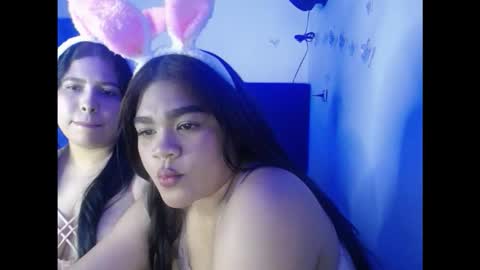 Snapshot of 2moons_full_of_love chatting on 10.19.25 2moons_full_of_love online show from 10.19.25