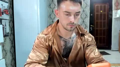 Snapshot of 2sexymuscles chatting on 06.21.26 2sexymuscles online show from 06.21.26