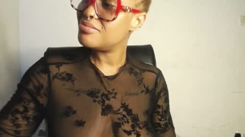 Snapshot of 420ebony_goddess chatting on 06.12.26 goddess zuri online show from 06.12.26
