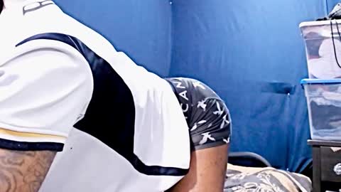 Snapshot of 5hbk chatting on 11.18.25 Tettaz GetitJusy4ya online show from 11.18.25