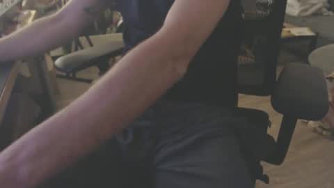 Snapshot of 64293boy chatting on 01.28.25 64293boy online show from 01.28.25