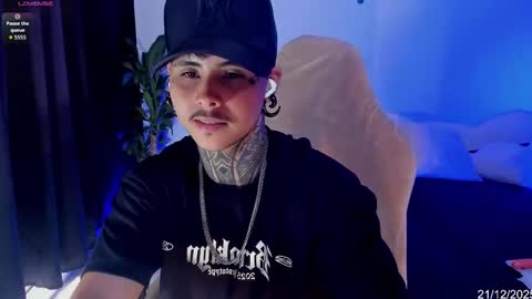 Snapshot of 777_stefantransmen chatting on 12.21.25 Stefan online show from 12.21.25