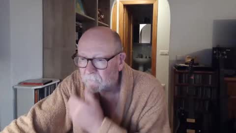 Snapshot of 7thsojourn chatting on 03.11.25 Papi online show from 03.11.25