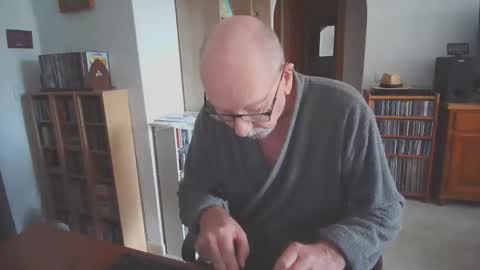 Snapshot of 7thsojourn chatting on 10.11.25 Papi online show from 10.11.25