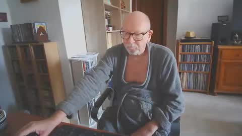 Snapshot of 7thsojourn chatting on 10.18.25 Papi online show from 10.18.25