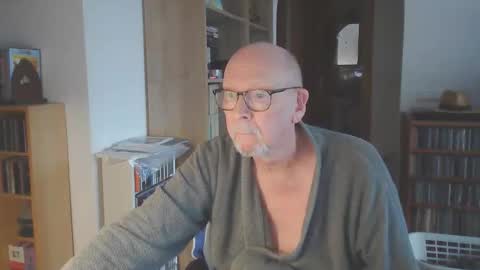 Snapshot of 7thsojourn chatting on 10.31.25 Papi online show from 10.31.25