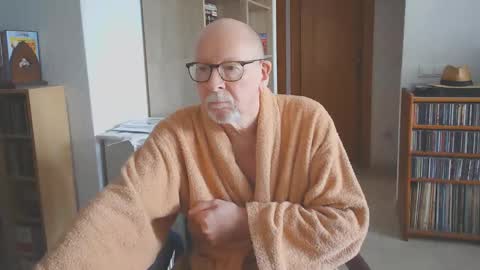 Snapshot of 7thsojourn chatting on 11.01.25 Papi online show from 11.01.25