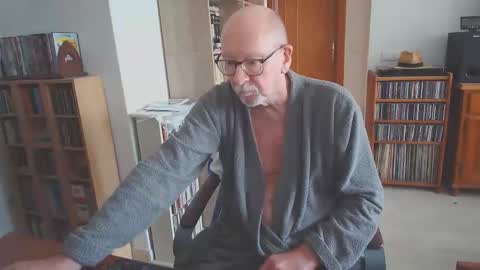 Snapshot of 7thsojourn chatting on 11.05.25 Papi online show from 11.05.25