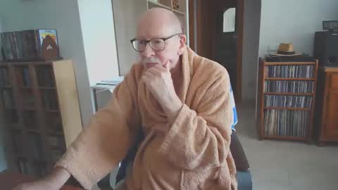 Snapshot of 7thsojourn chatting on 11.13.25 Papi online show from 11.13.25