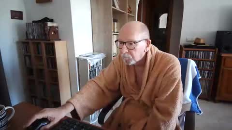 Snapshot of 7thsojourn chatting on 11.25.25 Papi online show from 11.25.25