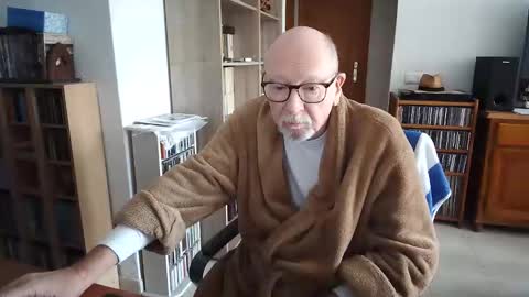 Snapshot of 7thsojourn chatting on 11.30.25 Papi online show from 11.30.25