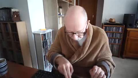 Snapshot of 7thsojourn chatting on 12.19.25 Papi online show from 12.19.25