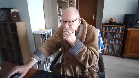 Snapshot of 7thsojourn chatting on 12.20.25 Papi online show from 12.20.25