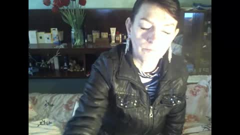 Snapshot of 8mistress8 chatting on 04.27.26 8MISTRESS8 online show from 04.27.26