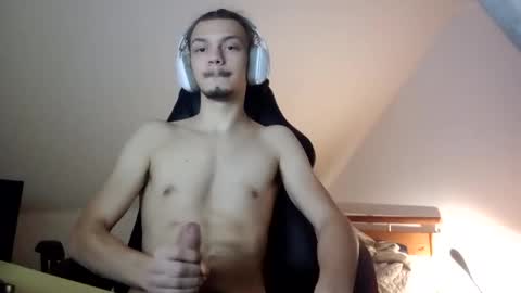 Snapshot of 9do6 chatting on 12.19.24 Alex online show from 12.19.24