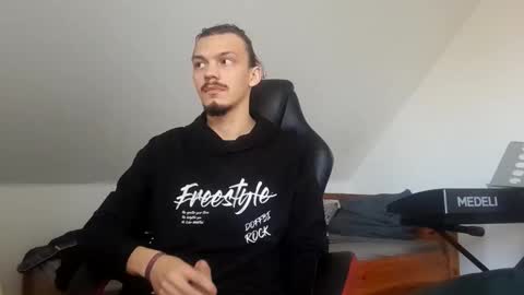 Snapshot of 9do6 chatting on 10.20.25 Alex online show from 10.20.25