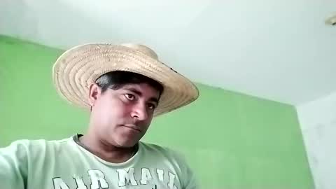Snapshot of 9vinhocamshow chatting on 12.25.24 9vinhocamshow online show from 12.25.24