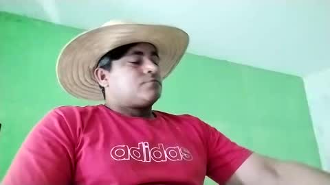 Snapshot of 9vinhocamshow chatting on 01.01.25 9vinhocamshow online show from 01.01.25