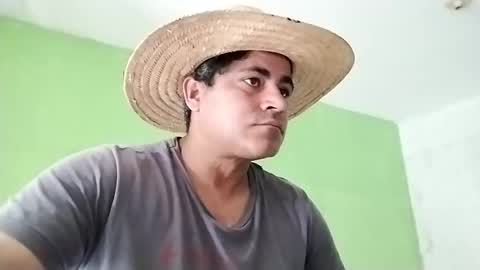 Snapshot of 9vinhocamshow chatting on 01.11.25 9vinhocamshow online show from 01.11.25