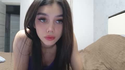 Snapshot of 9west chatting on 10.05.25 KARINA online show from 10.05.25