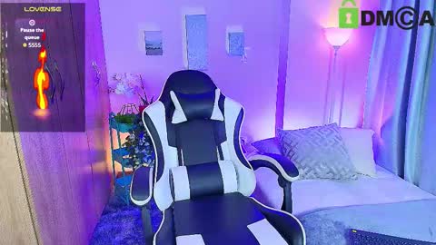 Snapshot of _alex_carter chatting on 12.19.25 alex carter online show from 12.19.25